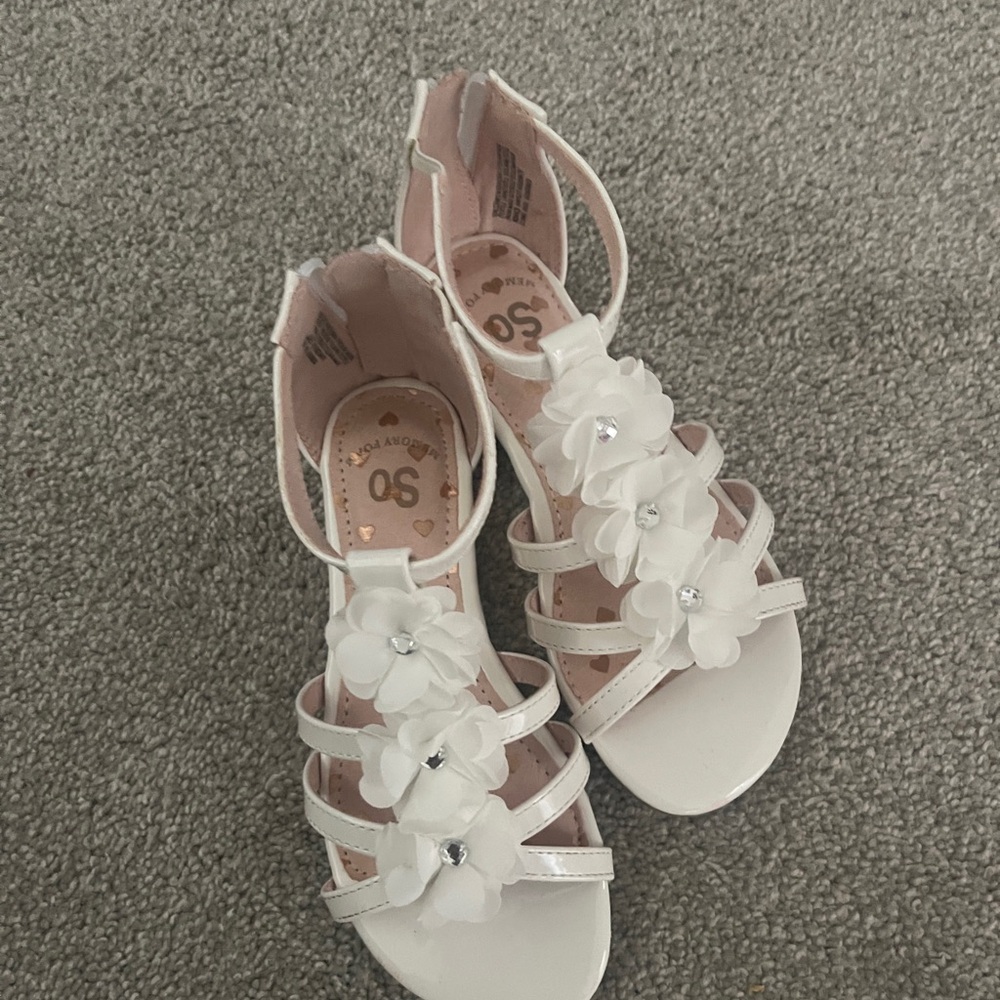 White sandals with floral decor and back zip - size 13 little girl